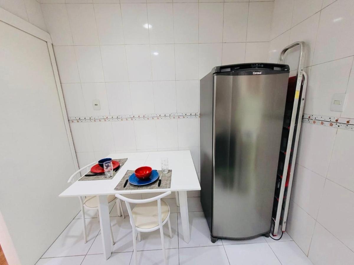 Jumpinbed - Edificio Guarau - Sala e quarto a 150 metros da praia de Copacabana
