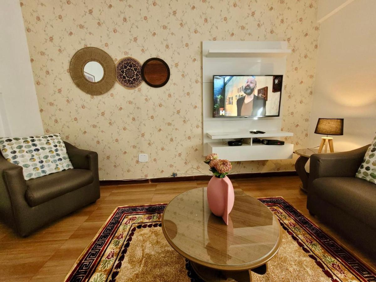 Jumpinbed - Edificio Guarau - Sala e quarto a 150 metros da praia de Copacabana