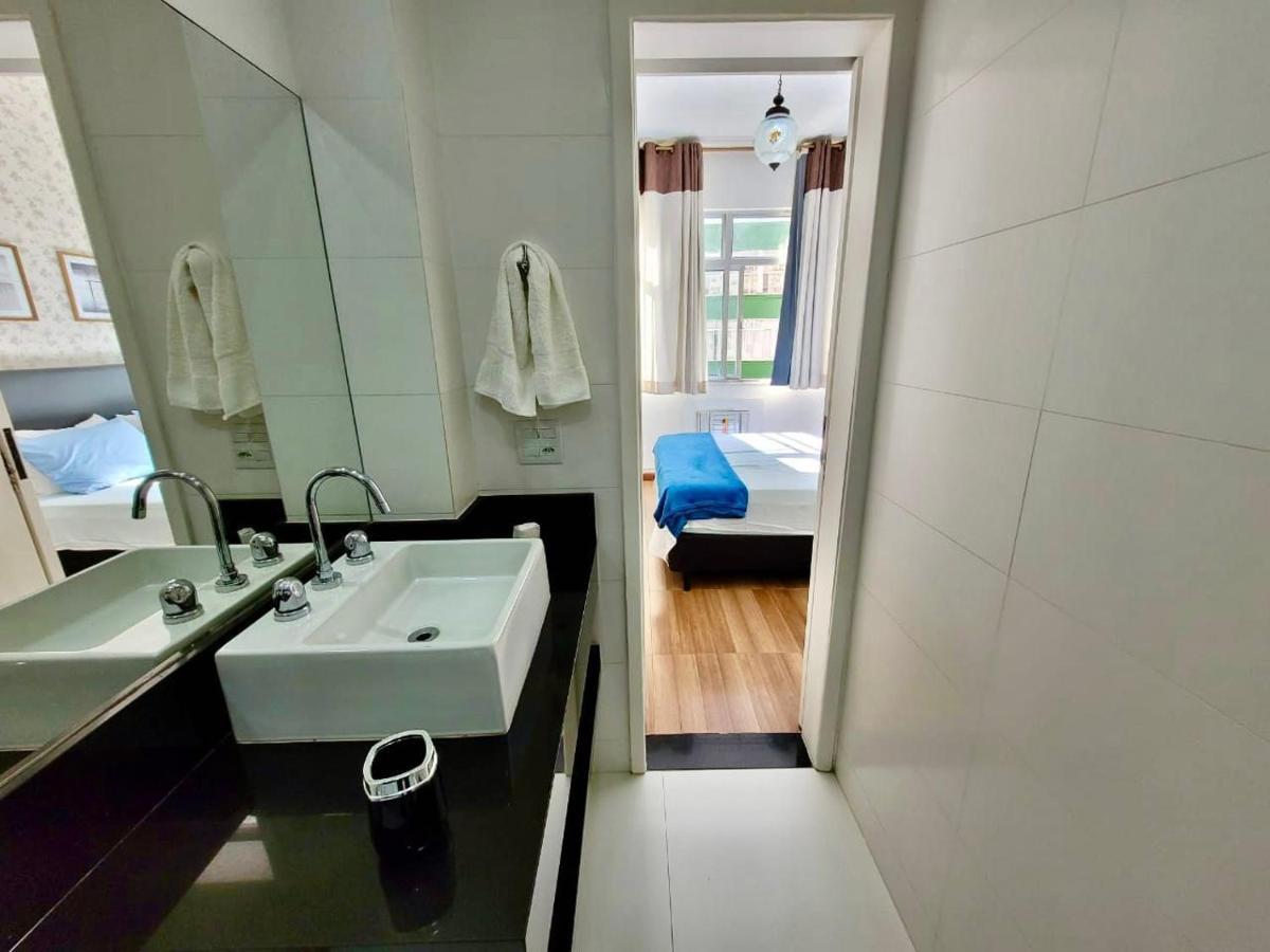 Jumpinbed - Edificio Guarau - Sala e quarto a 150 metros da praia de Copacabana